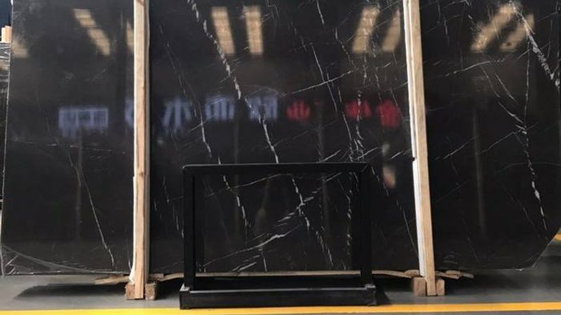 石英石台面与岩板：揭秘两种石材台面的区别